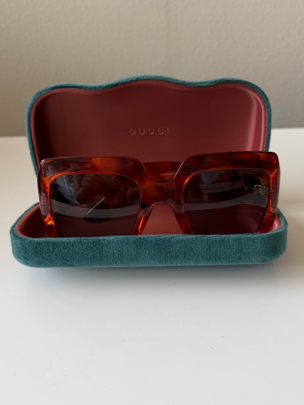 Gucci Tortoiseshell Square Sunglasses with Gold GG Accent - Picture 4 of 12